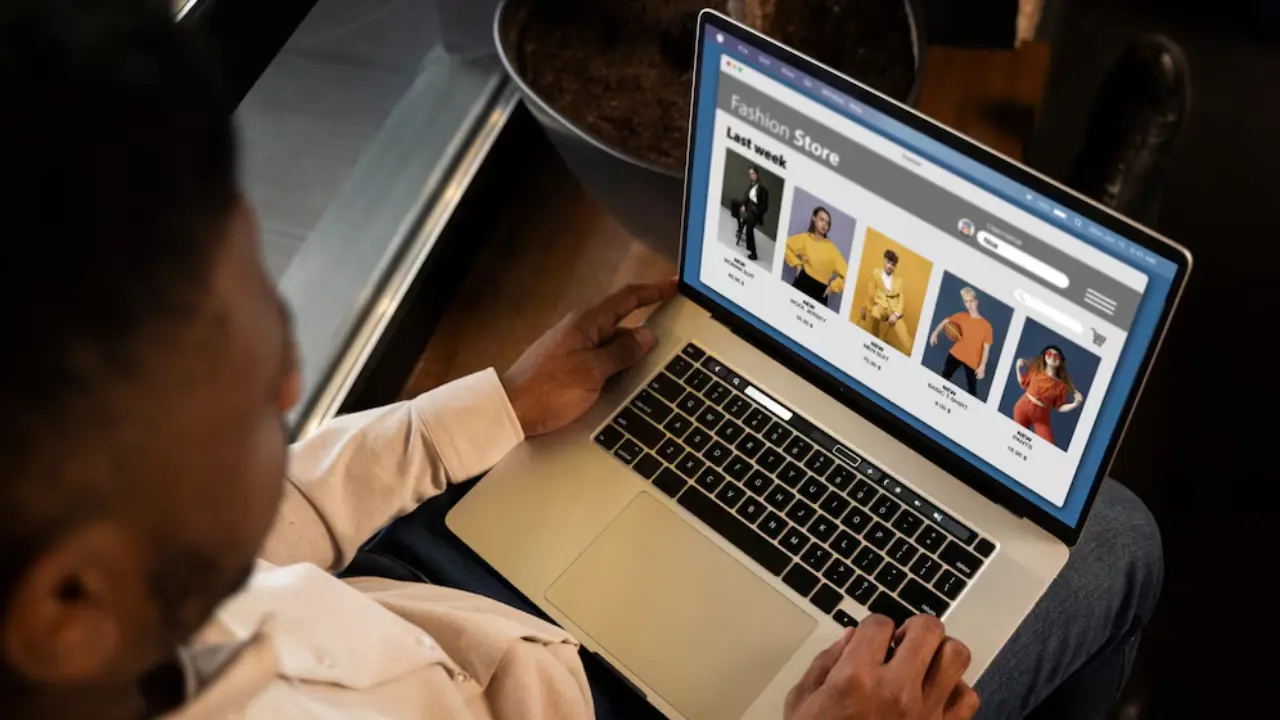 Laptop displaying an e-commerce website; representing e-commerce solutions TechVerdi provide to the Italian clients.
